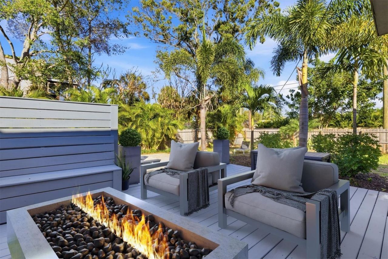 670 Sunset Drive S, Saint Petersburg, FL 33707 Photo