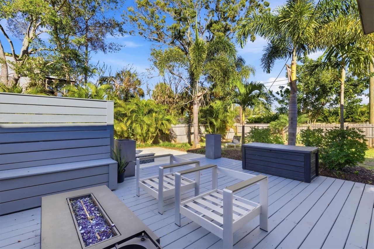 670 Sunset Drive S, Saint Petersburg, FL 33707 Photo