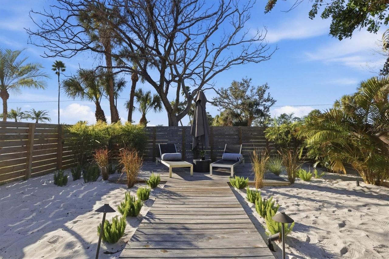 670 Sunset Drive S, Saint Petersburg, FL 33707 Photo