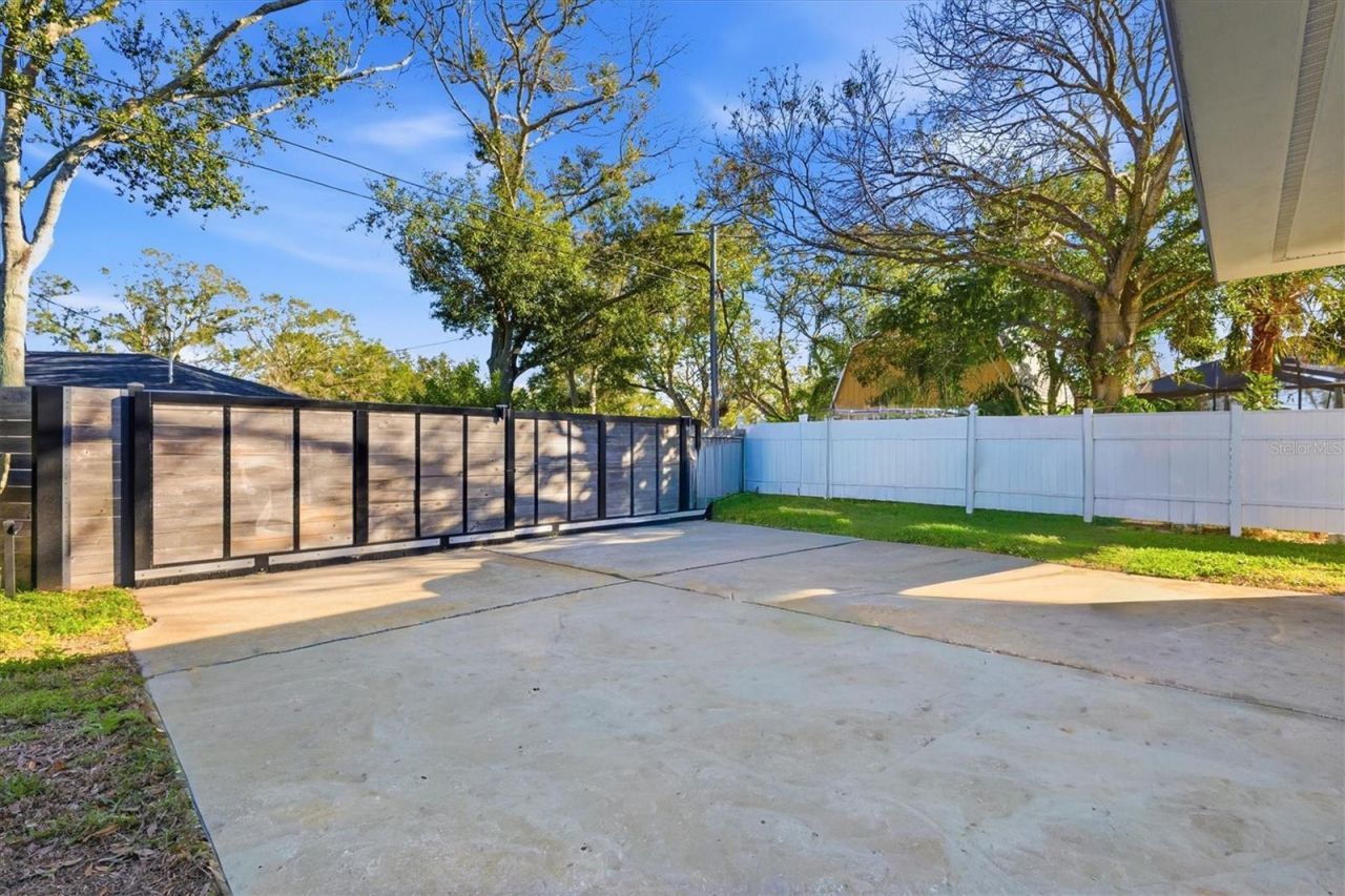 670 Sunset Drive S, Saint Petersburg, FL 33707 Photo