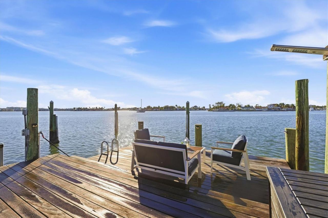 670 Sunset Drive S, Saint Petersburg, FL 33707 Photo