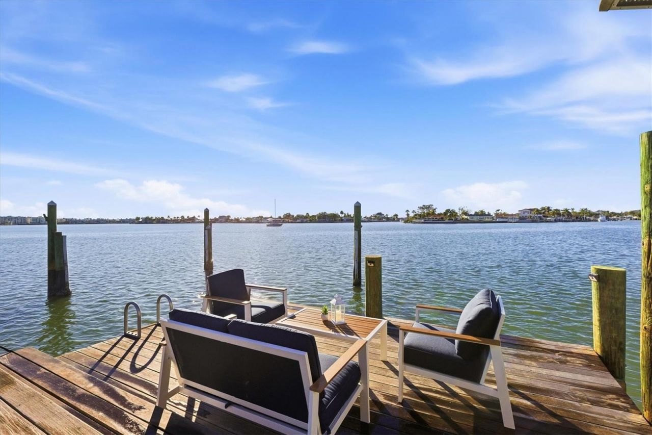 670 Sunset Drive S, Saint Petersburg, FL 33707 Photo