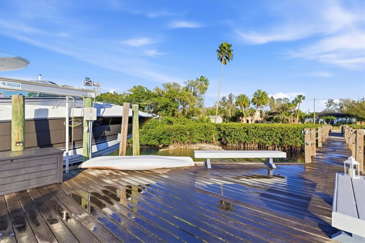 670 Sunset Drive S, Saint Petersburg, FL 33707 Photo