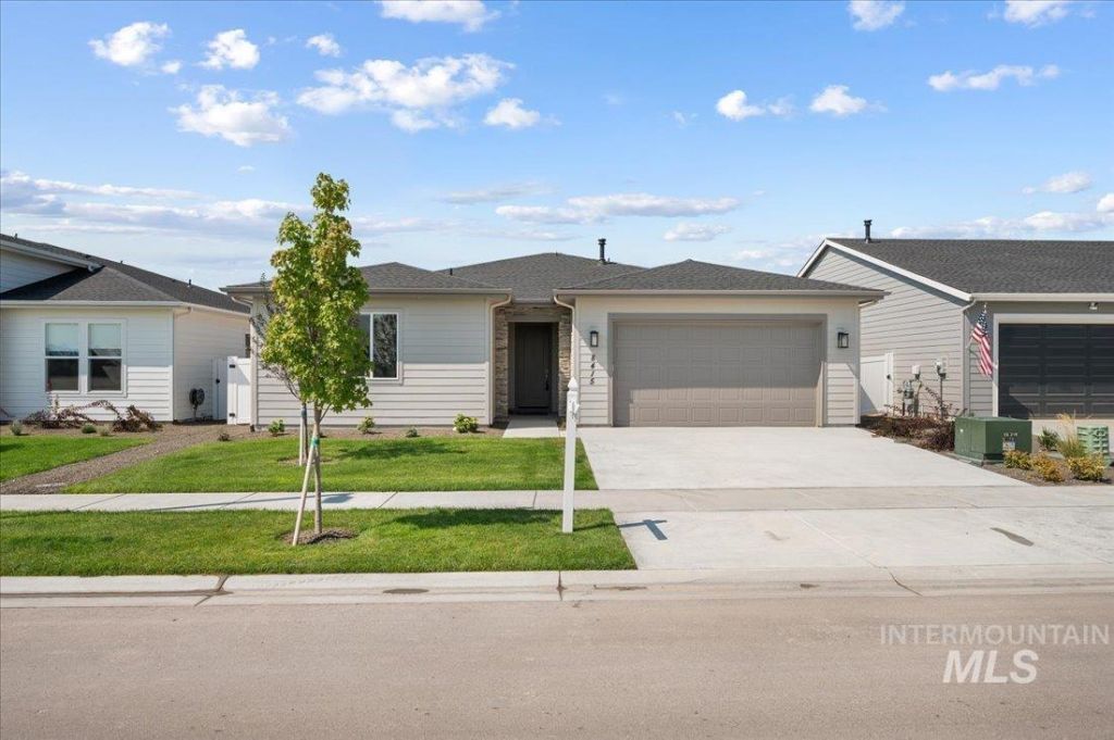 977 N Dark Maple Ave, Star, ID 83669 Main Photo