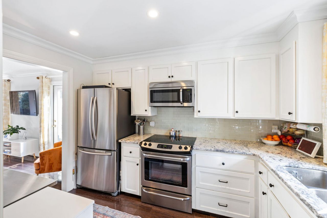 16 Logan Street Photo 10