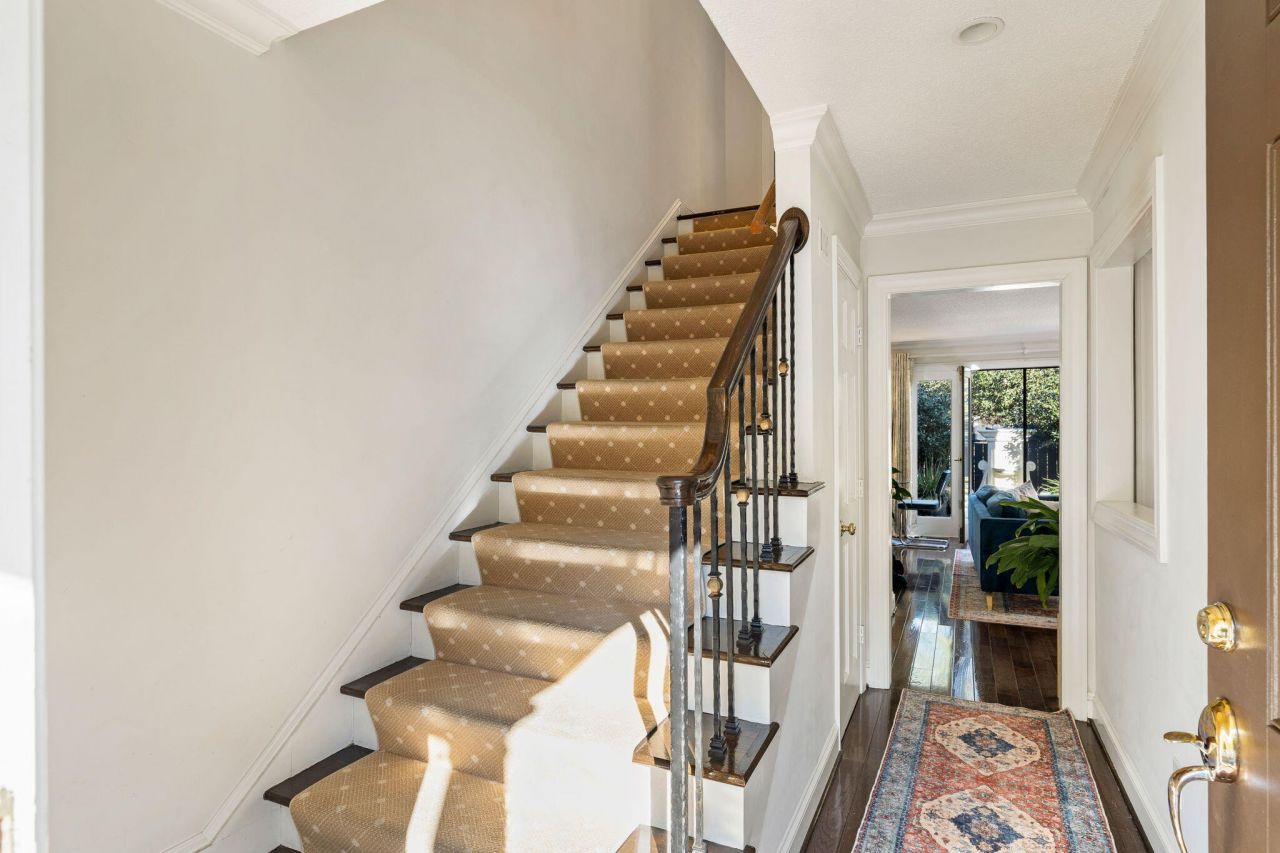 16 Logan Street Photo 15