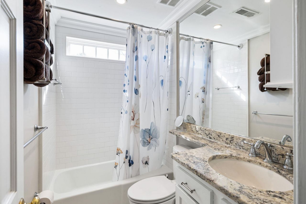 16 Logan Street Photo 16