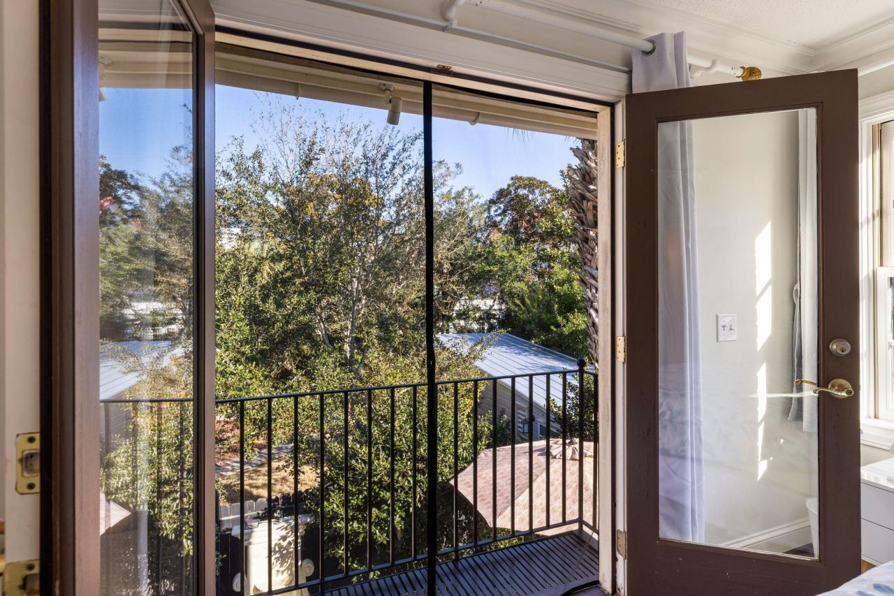 16 Logan Street Photo 18