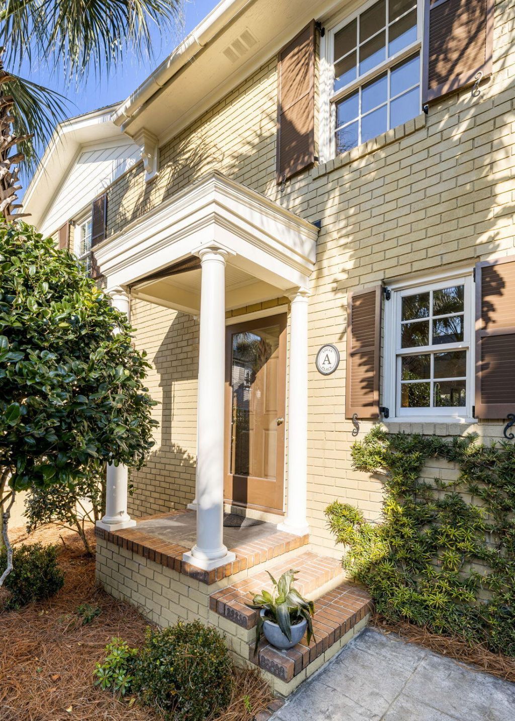 16 Logan Street Photo 2