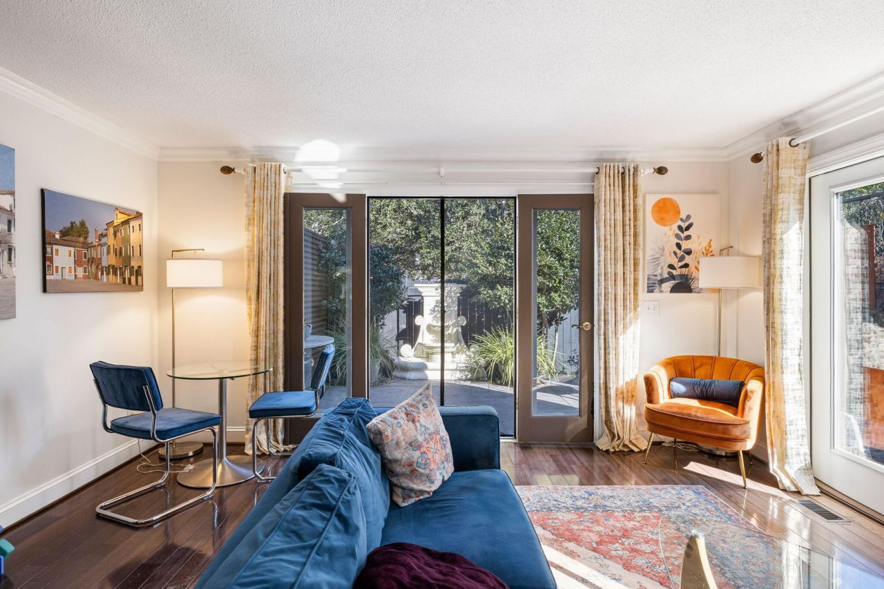 16 Logan Street Photo 4