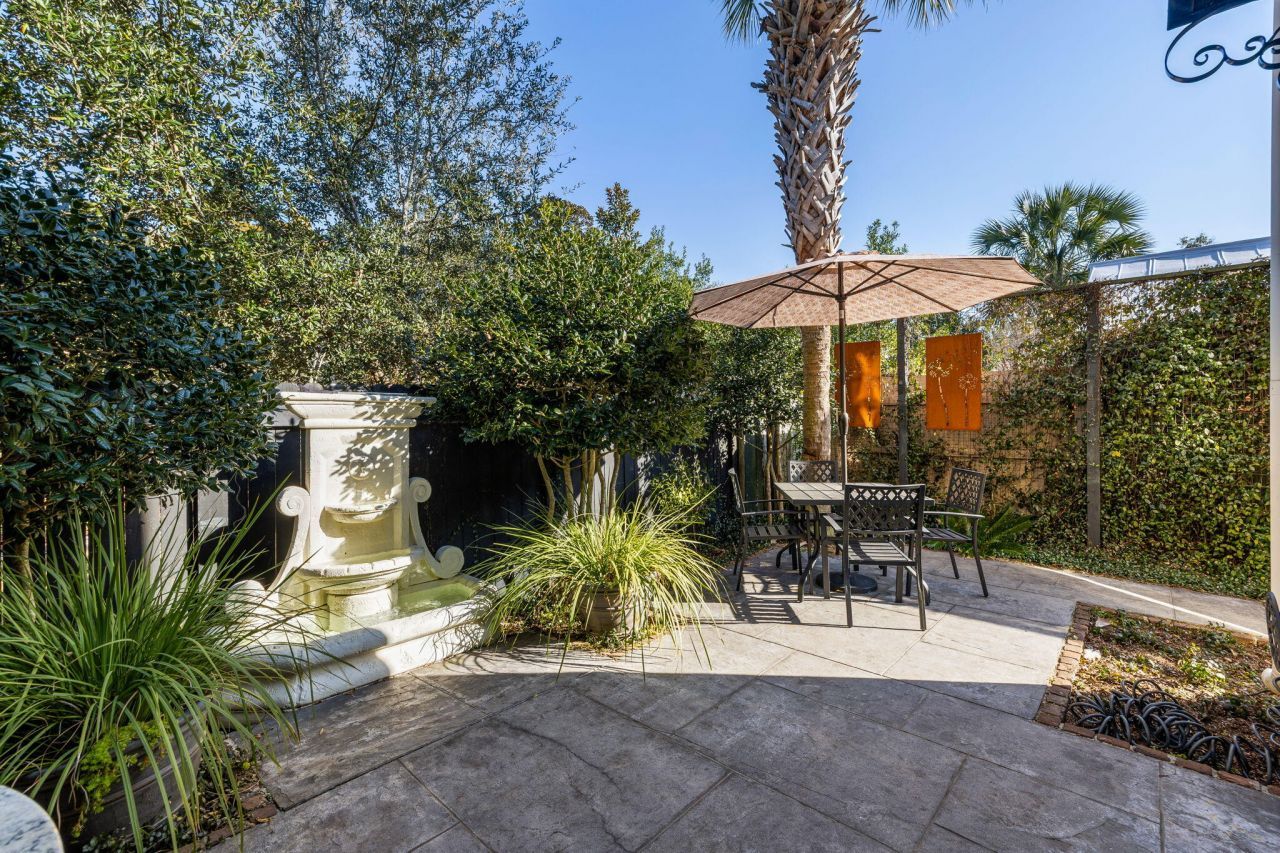 16 Logan Street Photo 6