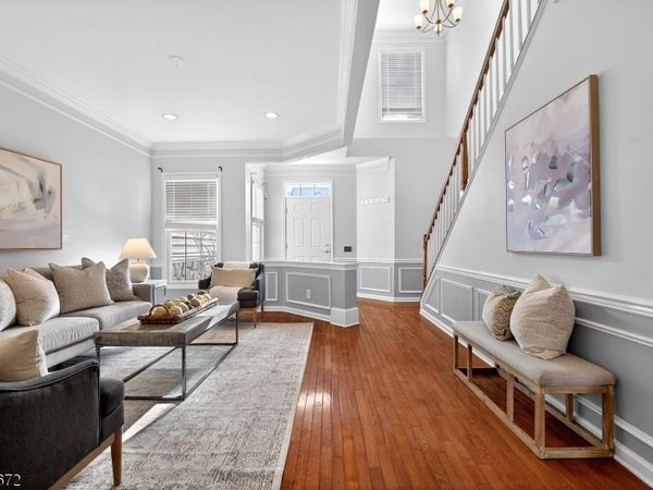 4 Generals Ln, Totowa, NJ 07512