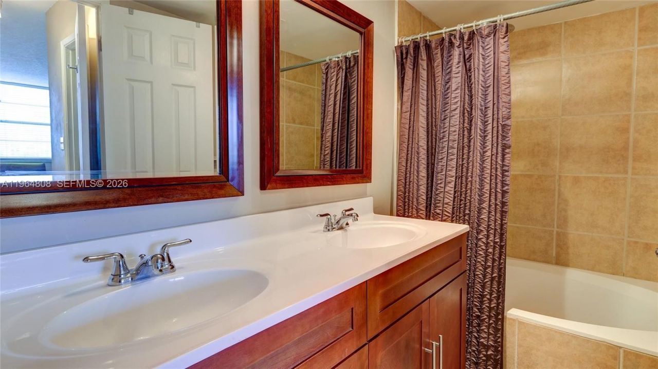 2851 NE 183rd St, Unit 817E, Aventura, FL 33160 Photo