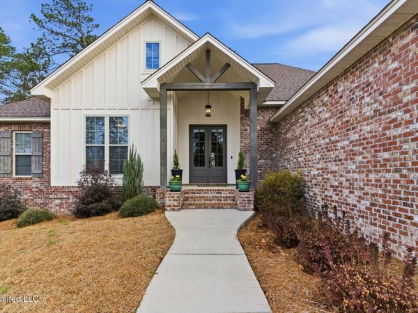 18 E Yellowstone Road, Hattiesburg, MS 39402