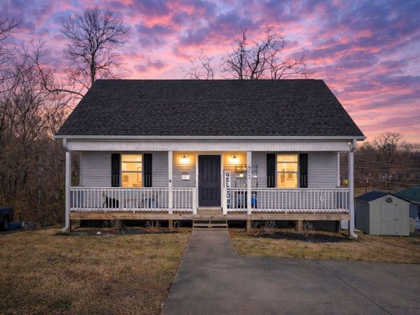 402 S Mulberry St, Dickson, TN 37055