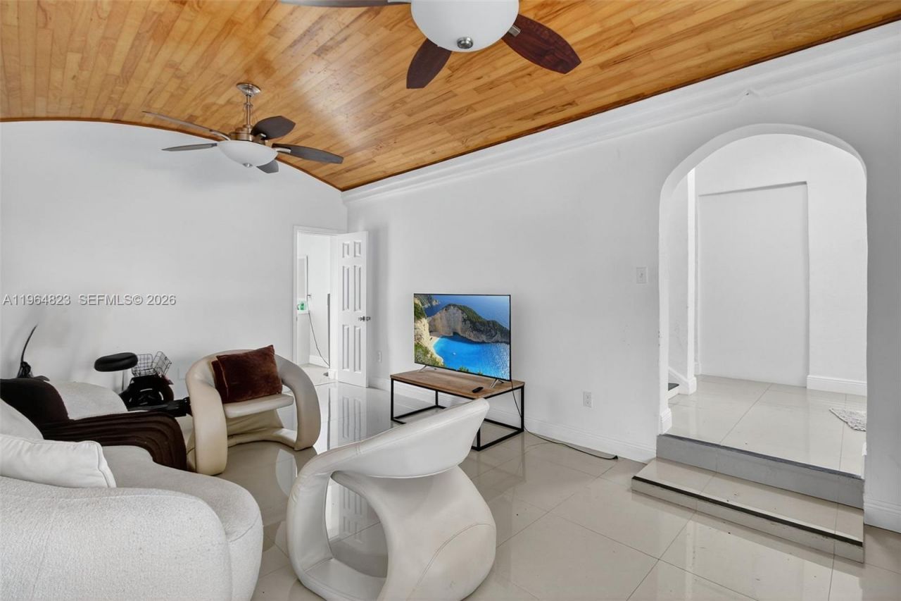 1680 NW 22nd Ct, Miami, FL 33125 Photo