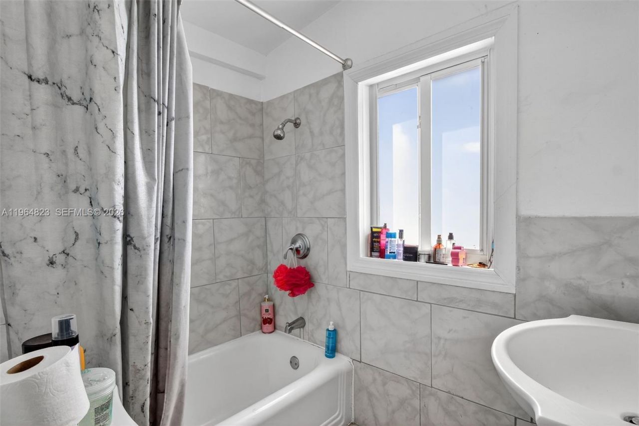 1680 NW 22nd Ct, Miami, FL 33125 Photo