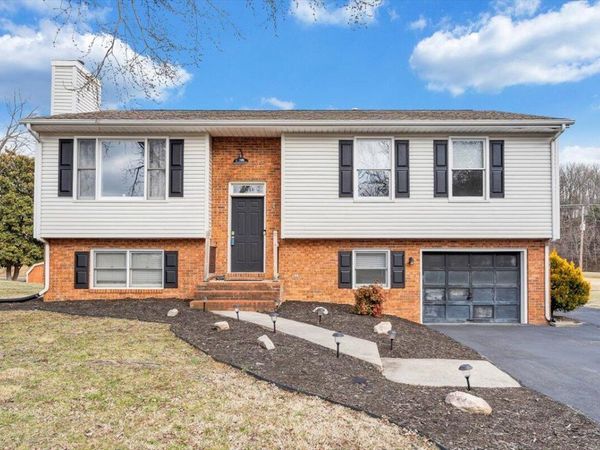 3311 Green Ridge CT, Roanoke, VA 24019