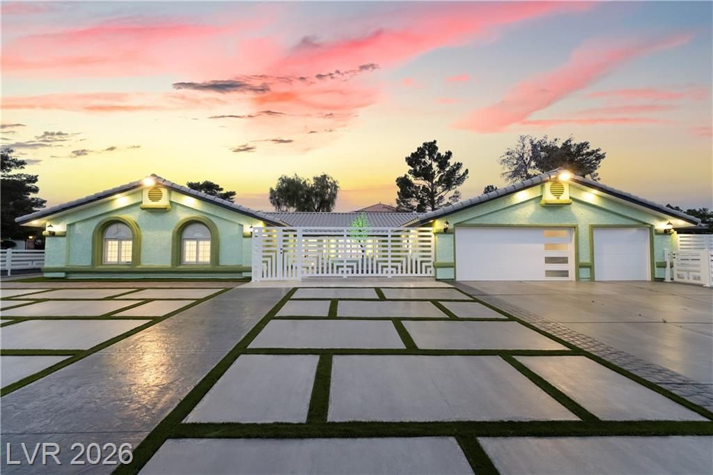 3160 E Viking Road, Las Vegas, NV 89121