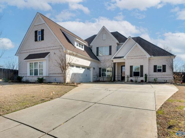 103 Willow Lake Circle SW, Huntsville, AL 35824