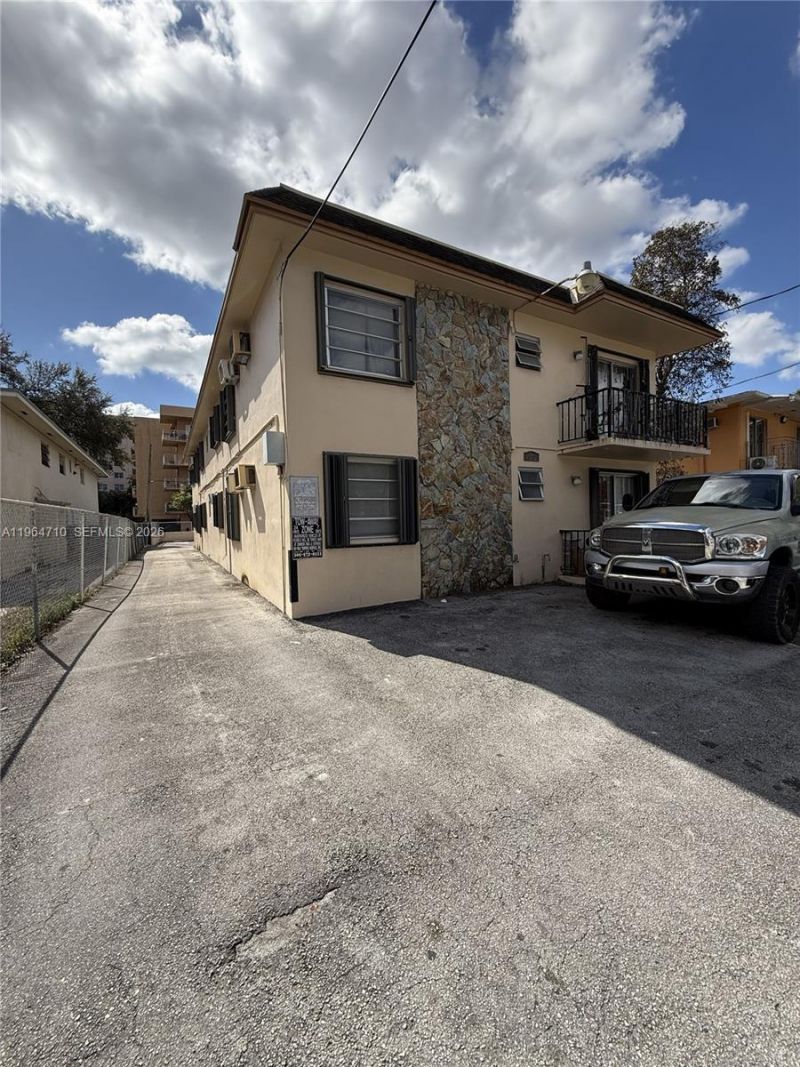 926 NW 5th St, Unit 2, Miami, FL 33128 Photo