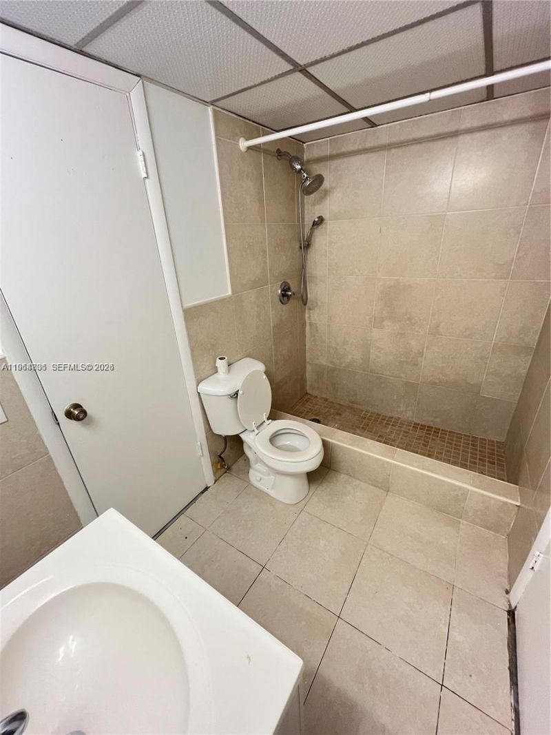 5 Olive Dr , Unit 5, Hialeah, FL 33010 Photo