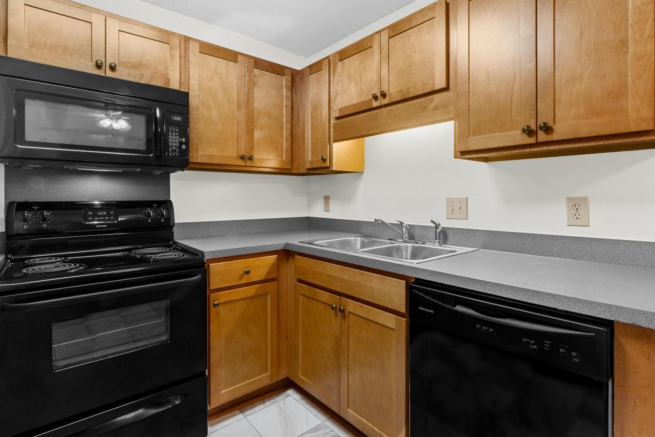 7950 Parklane Court Photo 13