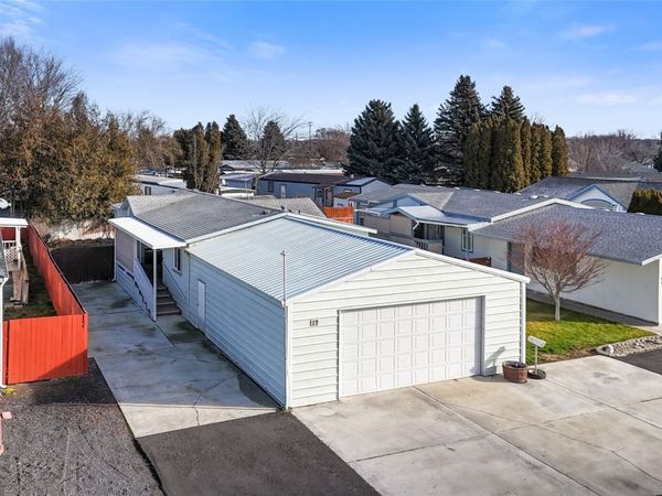 3010 W Peninsula Drive, Unit 97, Moses Lake, WA 98837