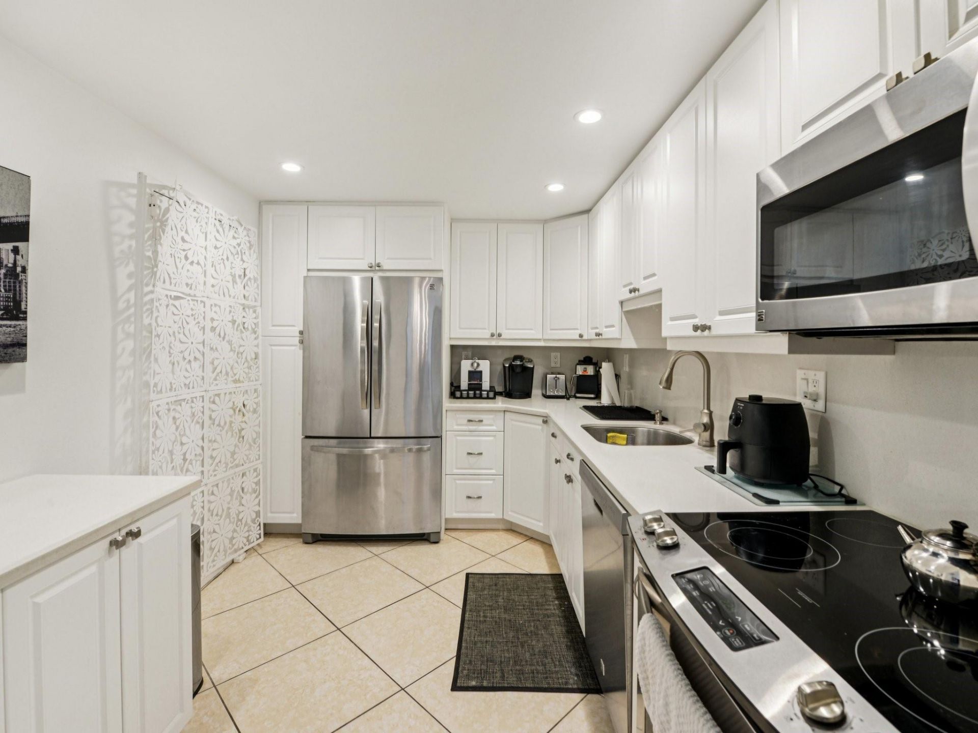 600 Three Islands Blvd, Unit 1106, Hallandale Beach, FL 33009 Photo