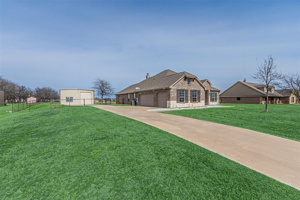 7926 Grassland Drive, Godley, TX 76044 Main Photo