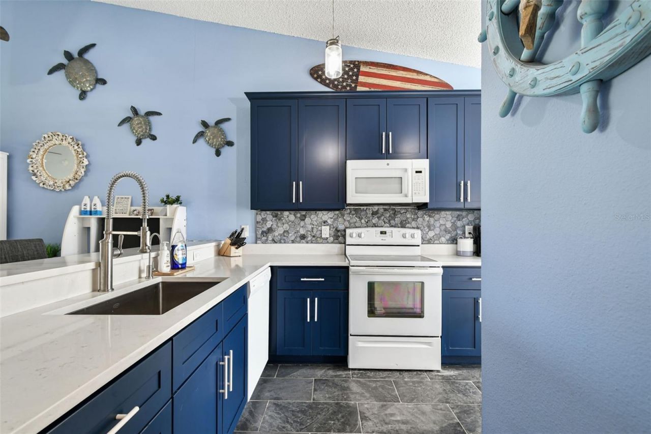 4210 Caddie Drive E, Unit 202, Bradenton, FL 34203 Photo