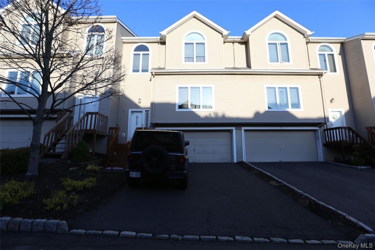 15 Leif Boulevard, Congers, NY 10920 Main Photo