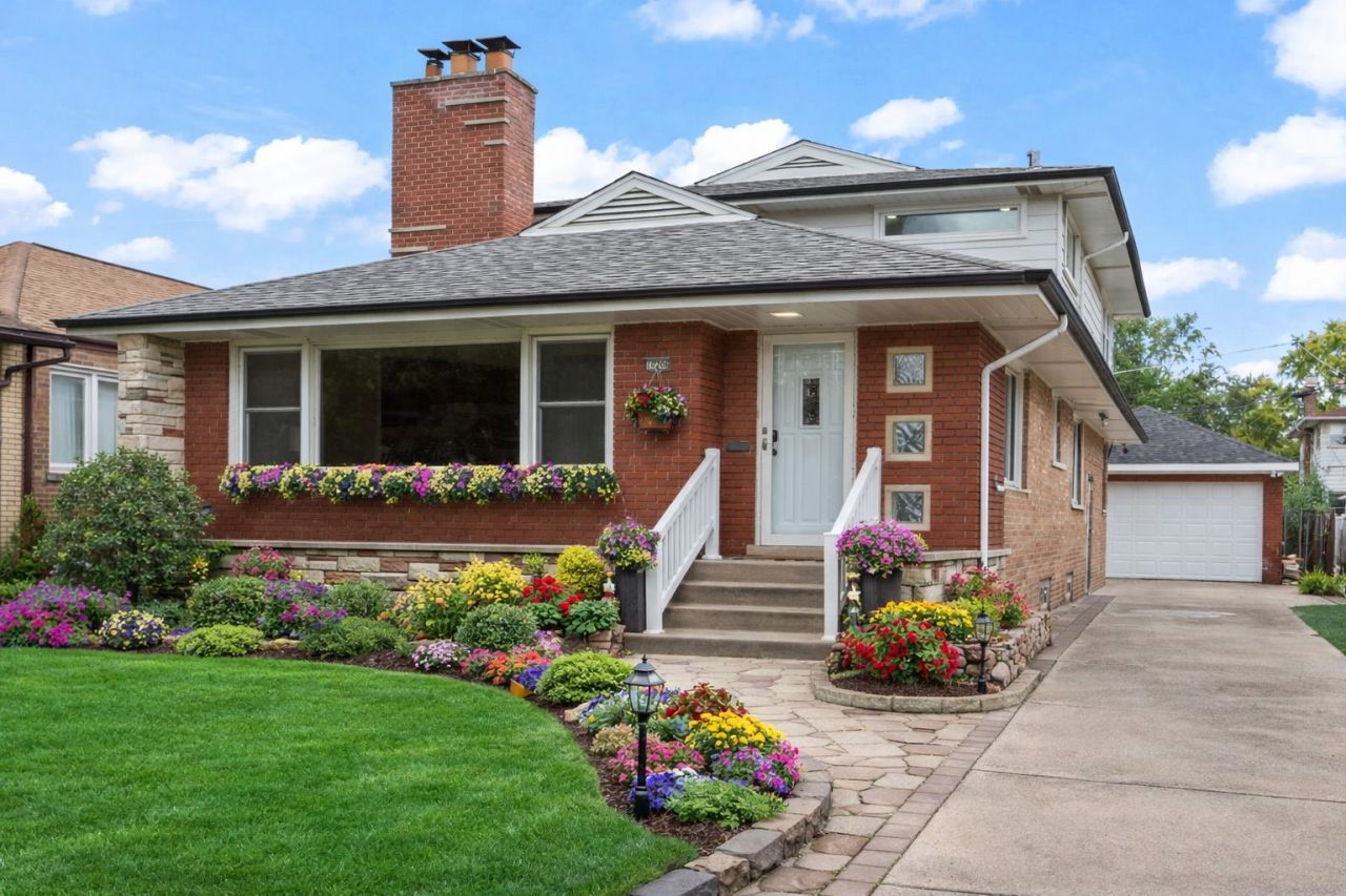 10206 S Saint Louis Avenue, Evergreen Park, IL 60805 Main Photo