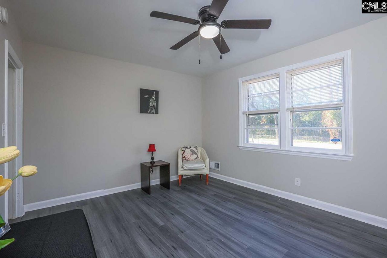 1013 Pinelane Road  Photo 4