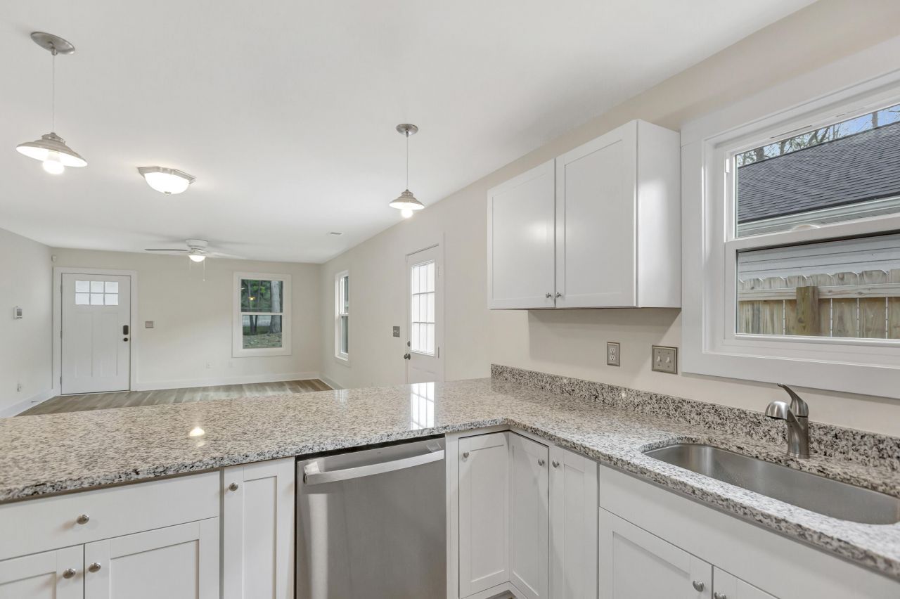 6961 Raymond Avenue Photo 10