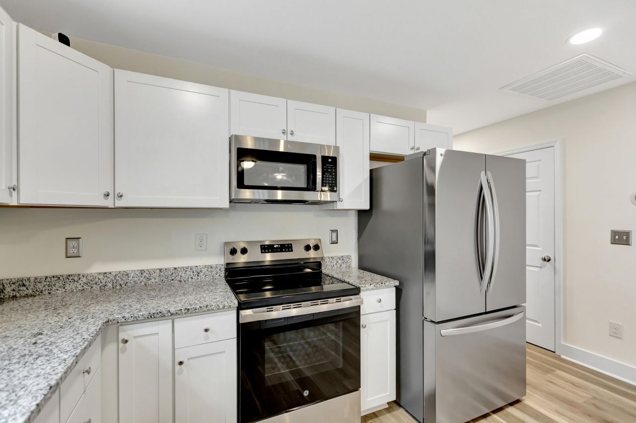 6961 Raymond Avenue Photo 11