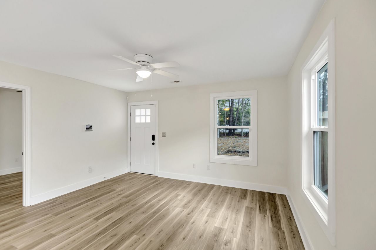 6961 Raymond Avenue Photo 5