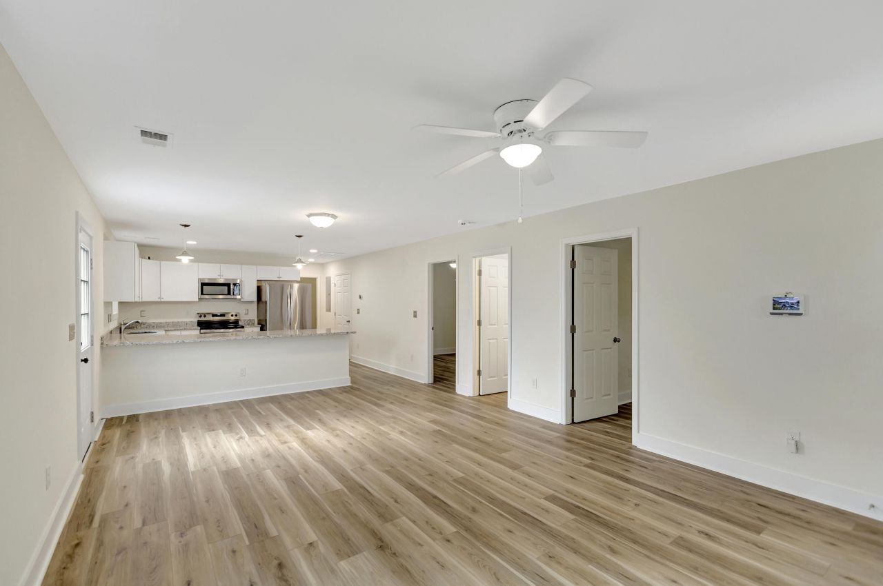 6961 Raymond Avenue Photo 6