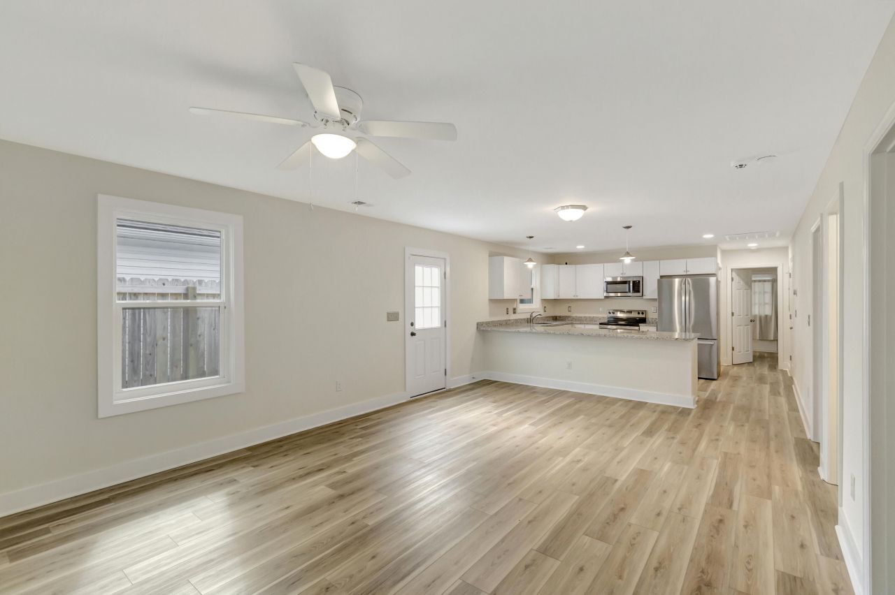 6961 Raymond Avenue Photo 7