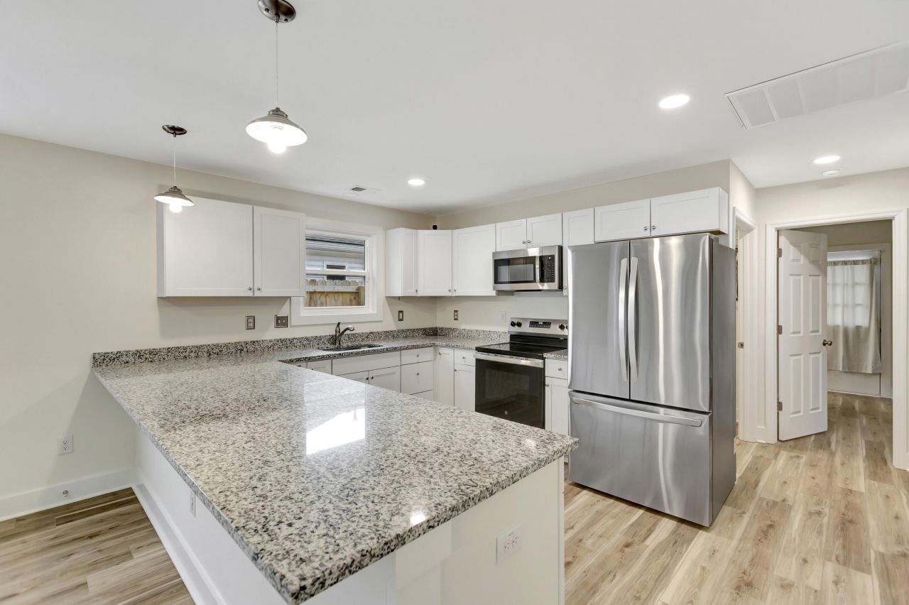 6961 Raymond Avenue Photo 8