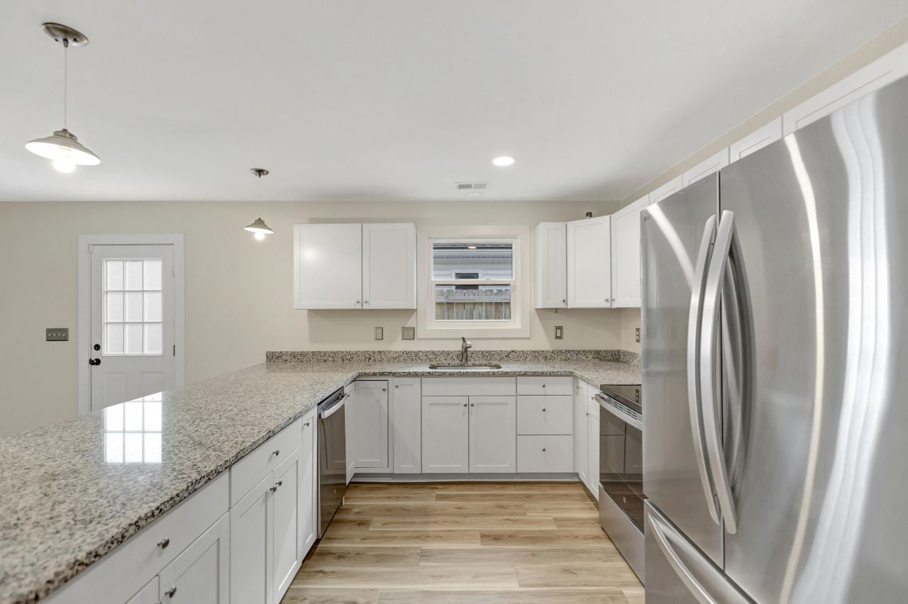 6961 Raymond Avenue Photo 9