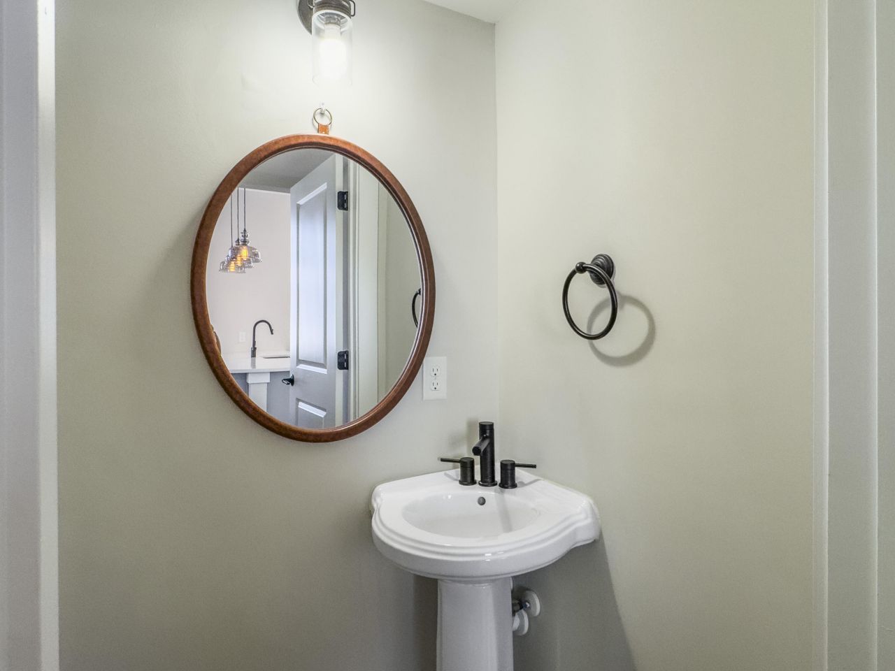 8606 Bowen Corner Avenue Photo 36