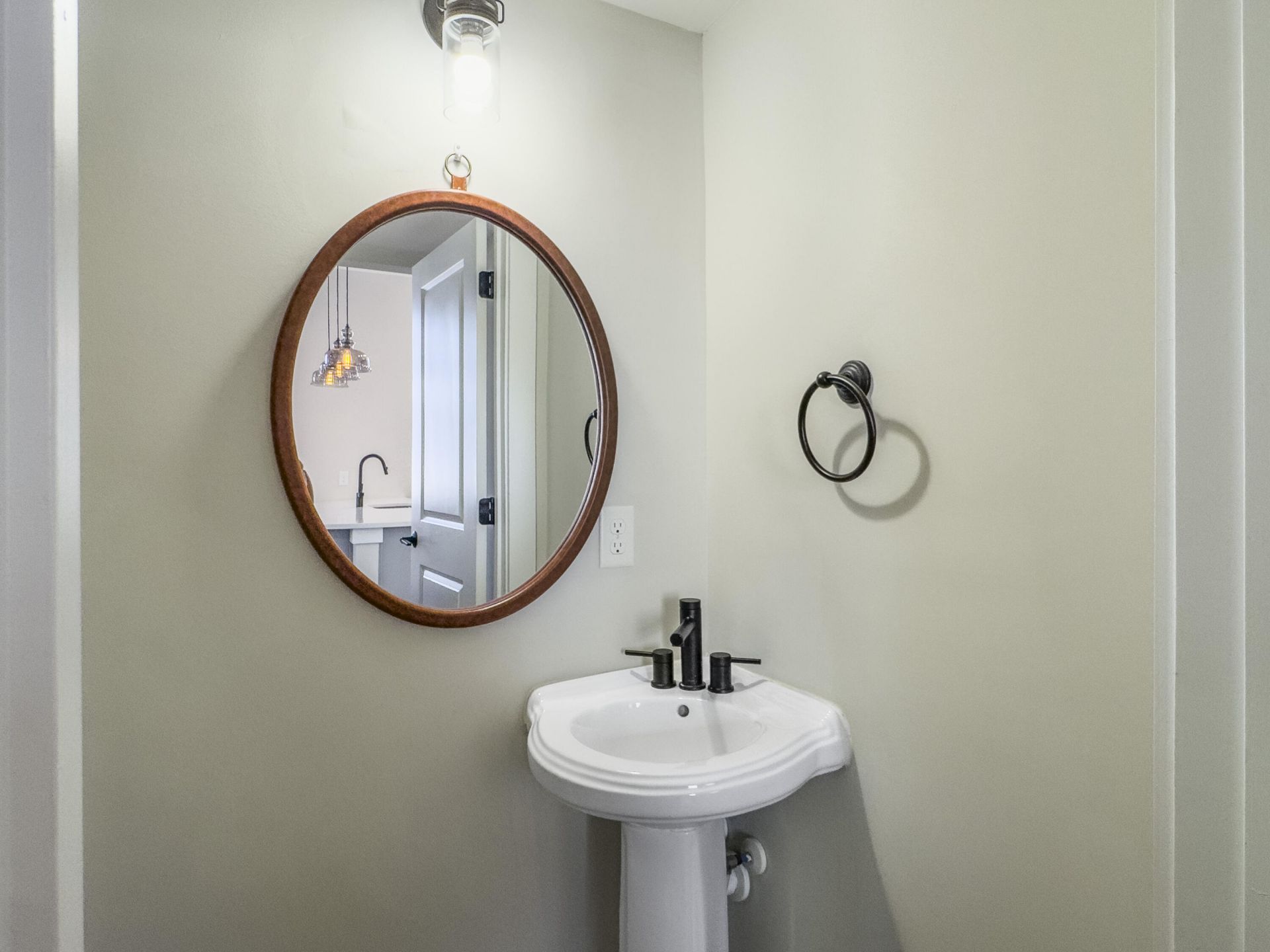 8606 Bowen Corner Avenue Photo 9