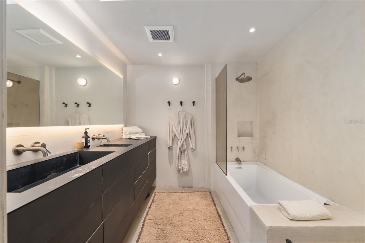 2062 NW 11th Road, Gainesville, FL 32605 Photo