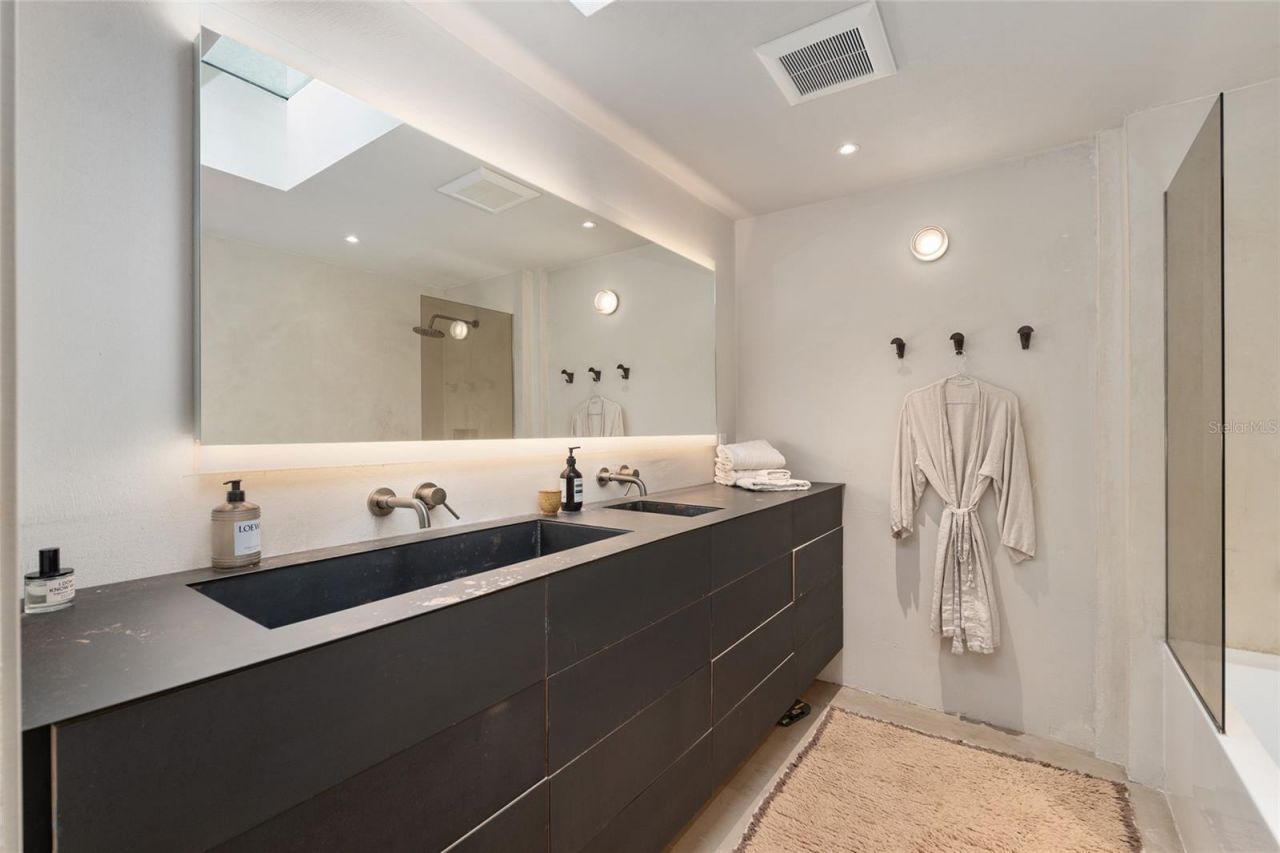 2062 NW 11th Road, Gainesville, FL 32605 Photo