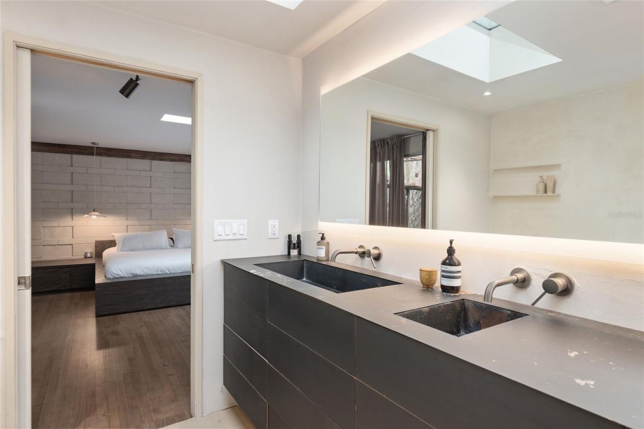 2062 NW 11th Road, Gainesville, FL 32605 Photo