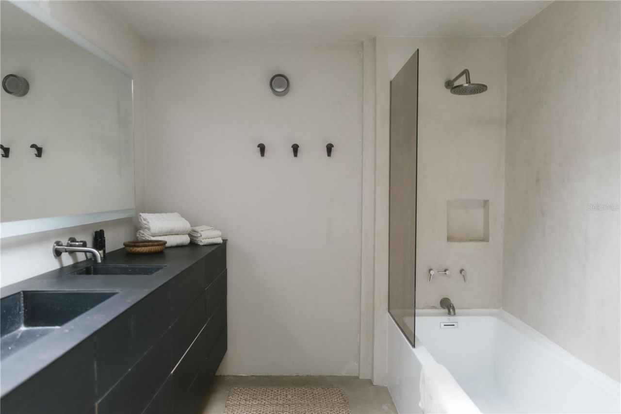 2062 NW 11th Road, Gainesville, FL 32605 Photo