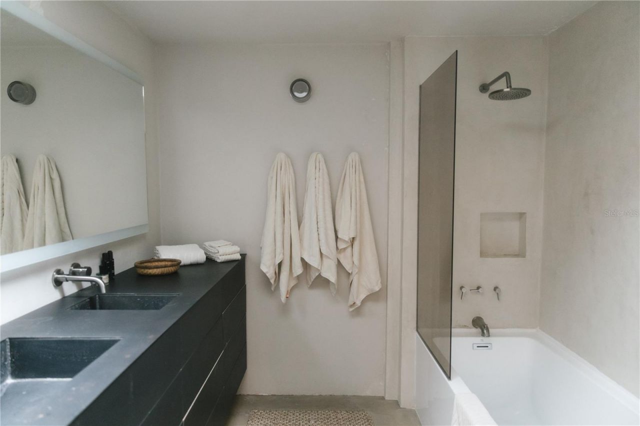 2062 NW 11th Road, Gainesville, FL 32605 Photo