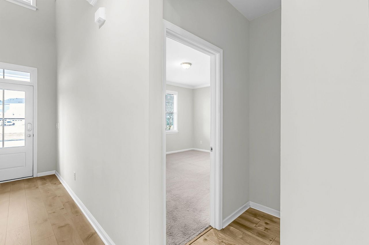 161 Yorkshire Drive Photo 17