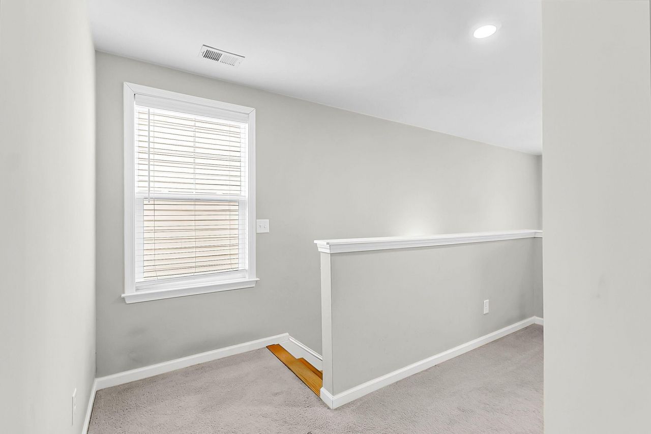 161 Yorkshire Drive Photo 23